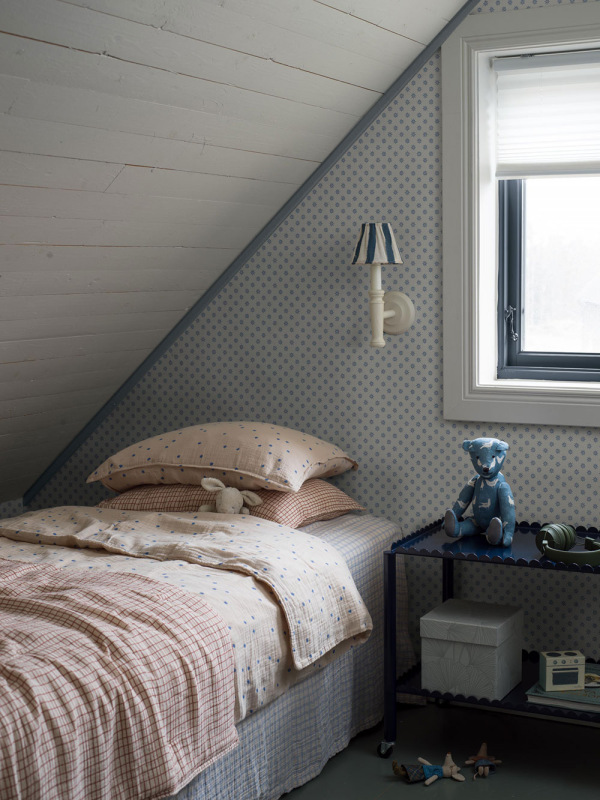 Vlies tapéta, fehér-kék, virágok, 5810, Nordic Folk, Borastapeter 1